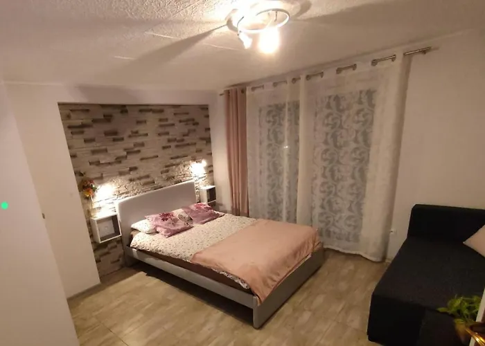 Grapa Szum Rzeki Parking Free דירה